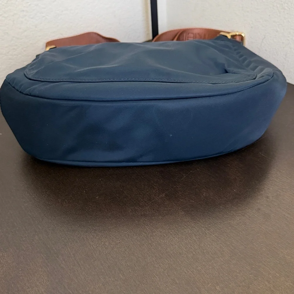 VINTAGE Calvin Klein Navy Messenger/ Crossbody Bag with Tan Adjustable Strap. - Picture 14 of 16
